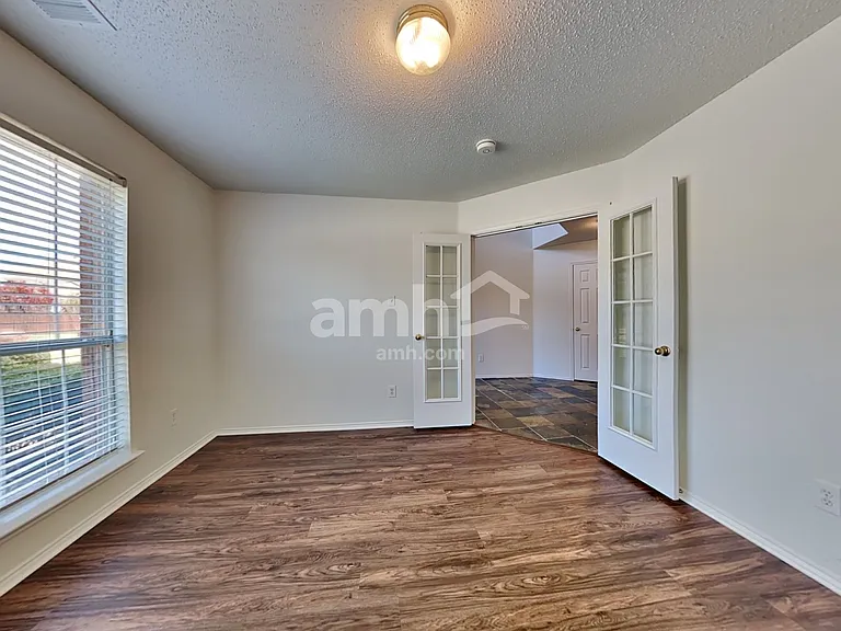 1311 Calvert Dr — Photo 8