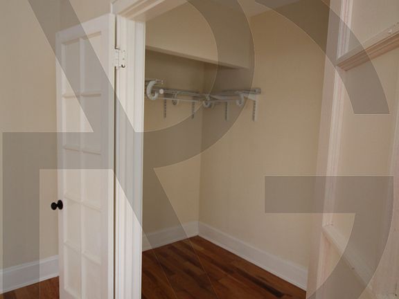 3rd image of 4735 N Hermitage Ave #4737-204