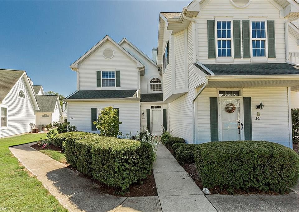 1st image of 203 Vista Cir #43B