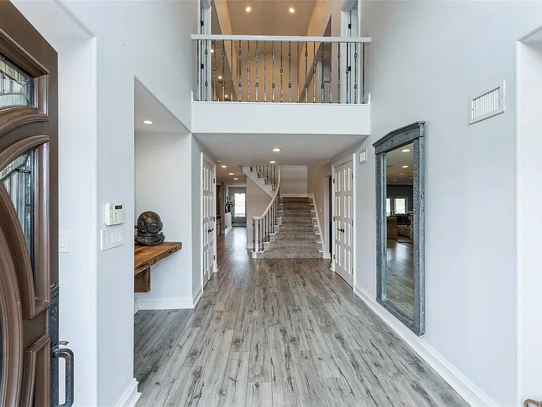319 Harbor Dr — Photo 8