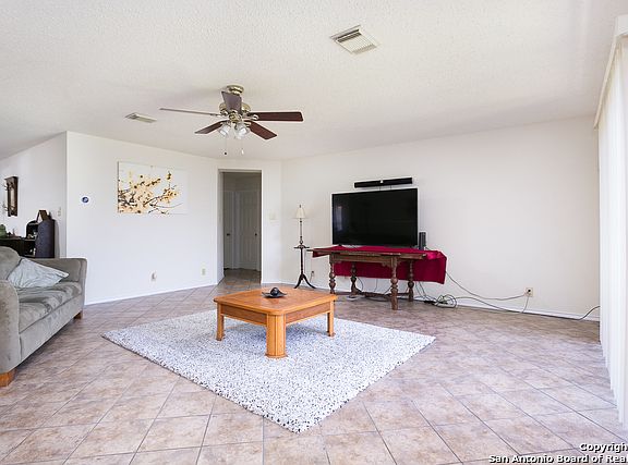 4th image of 10318 Pelican Oak Dr