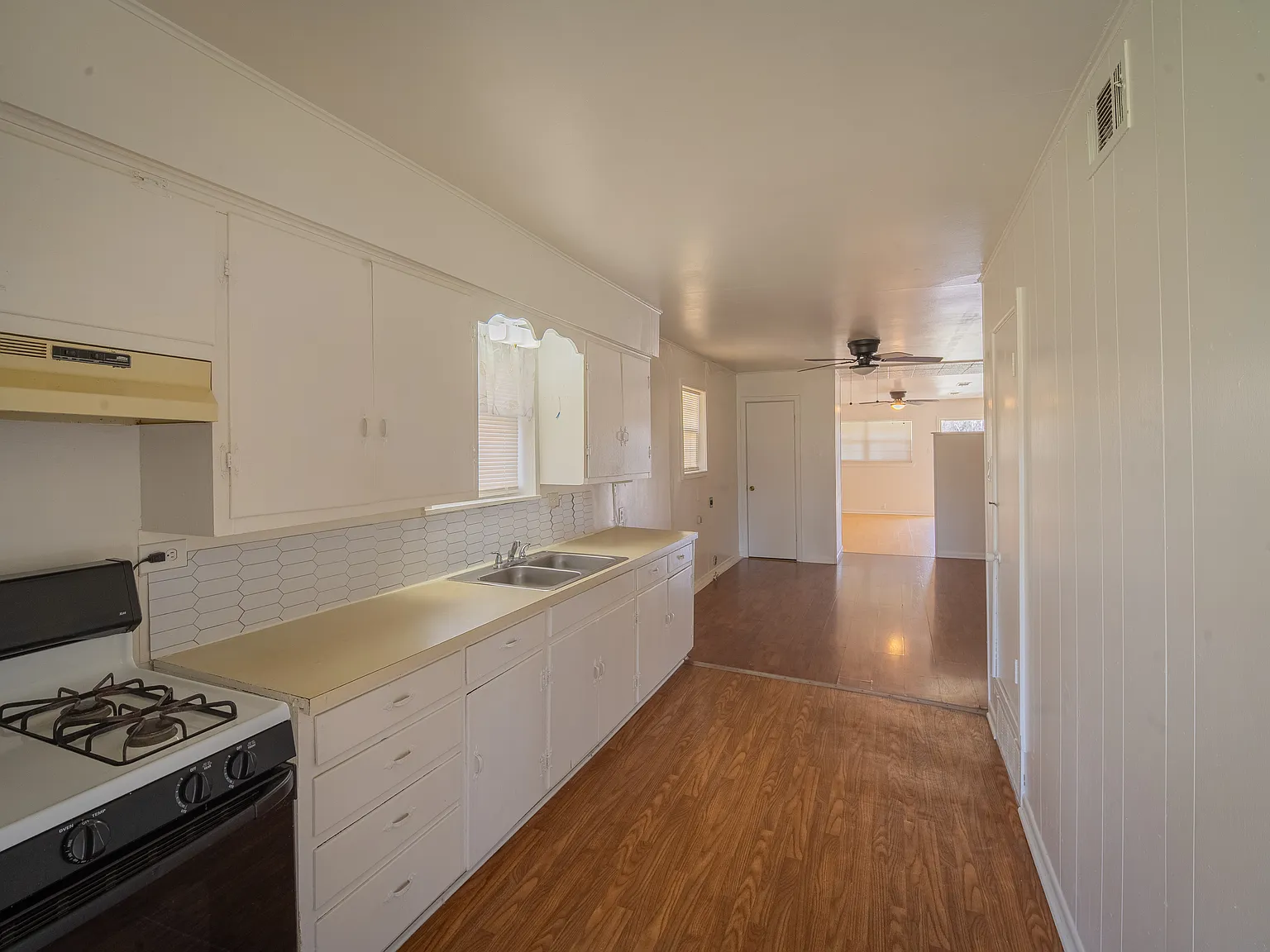 2 bed, 929 sqft, $1,200 — Photo 4