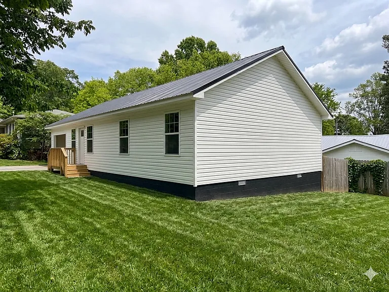 1332 Paden Dr — Photo 3