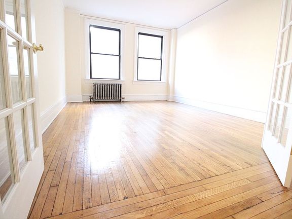 3rd image of 124 W 72nd St APT 3B