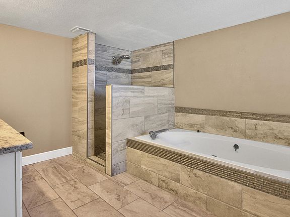4th image of 9826 N 50th Dr