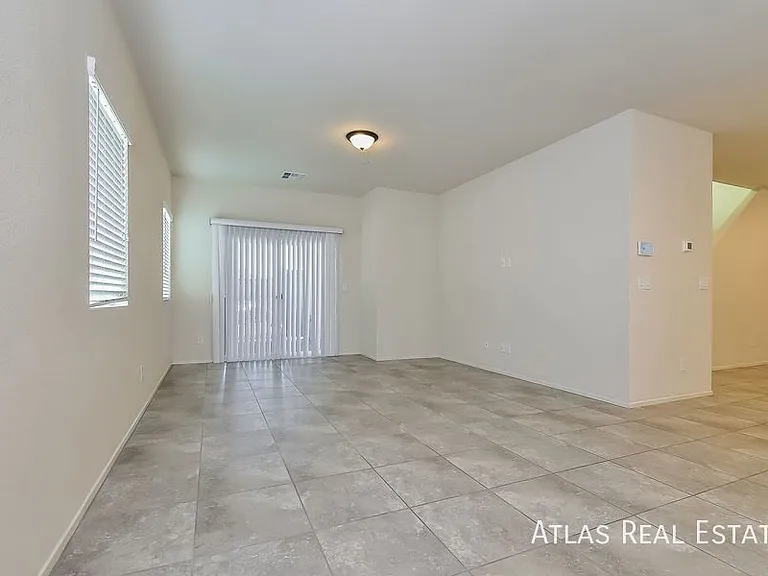 4527 Sapphire Moon Ave — Photo 5