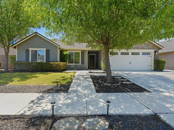 2257 W Mallard Way, Hanford, CA 93230