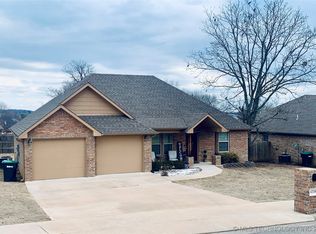 4218 Highland Dr, Tahlequah, OK 74464
