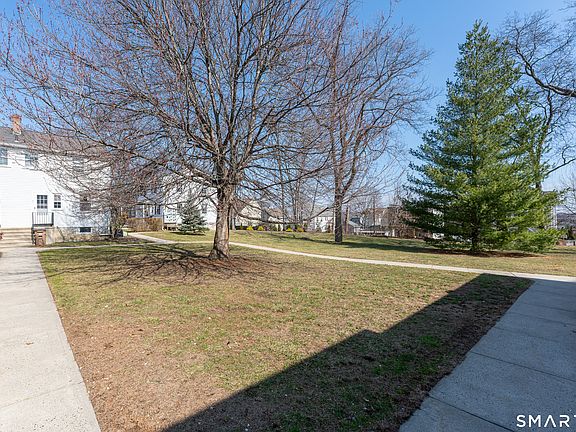 4th image of 221 Sylvan Knoll Road