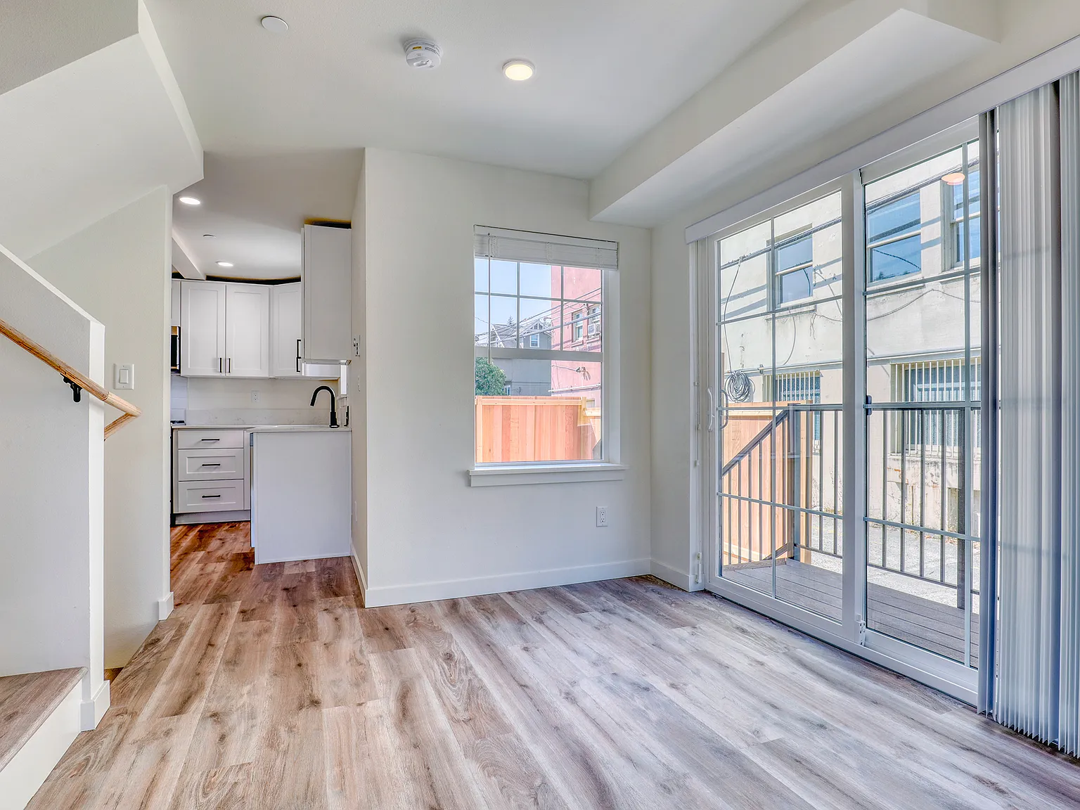 6 bed, 1500 sqft, $7,995 — Photo 4