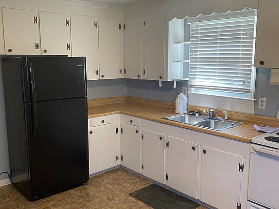 2nd image of 241 Crawford Cir #B