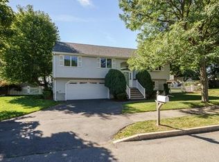 4 Travis Ter, Peabody, MA 01960