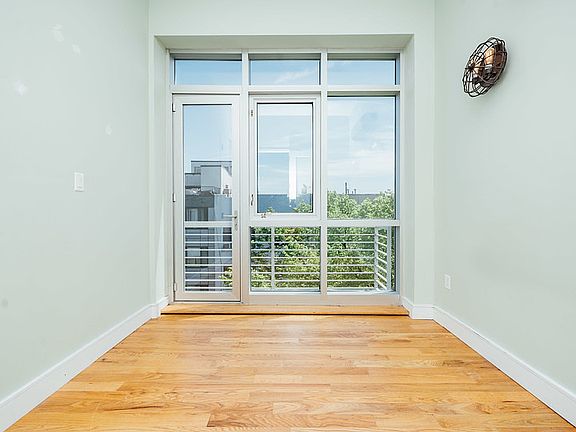5th image of 319 Melrose St #3A
