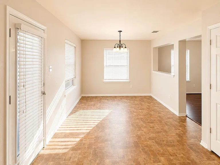 710 Alamo Plaza Dr — Photo 8