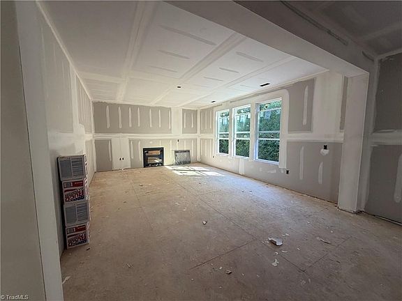 4th image of 310 Muirfield Ct