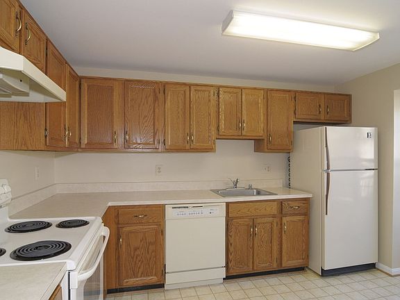 5th image of 9042 White Rose Ln