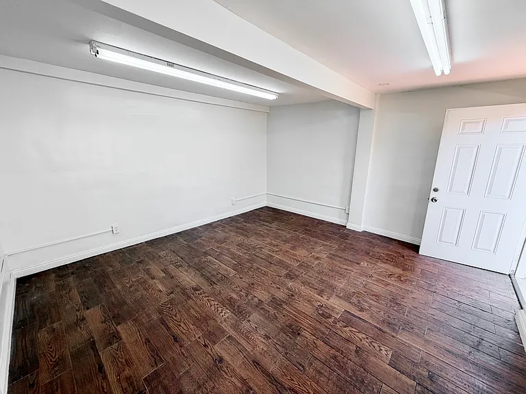 585 W Sierra Madre Blvd — Photo 3
