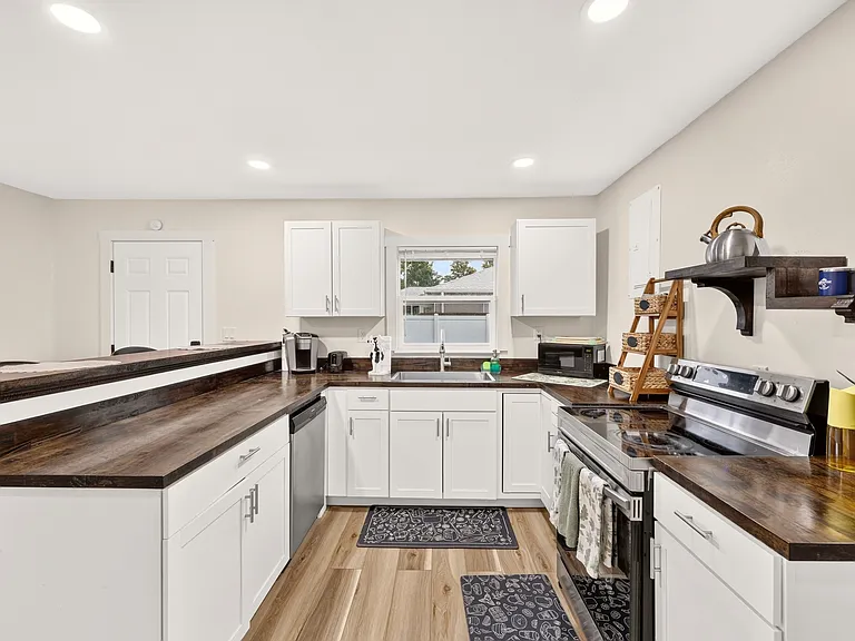 705 NW 64th Pl — Photo 32