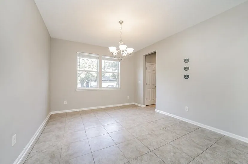 4 bed, 3171 sqft, $2,499 — Photo 2