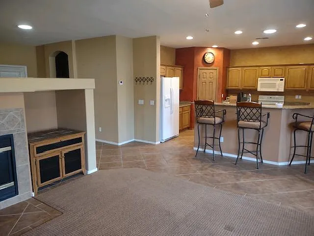 3 bed, 1920 sqft, $2,500 — Photo 3