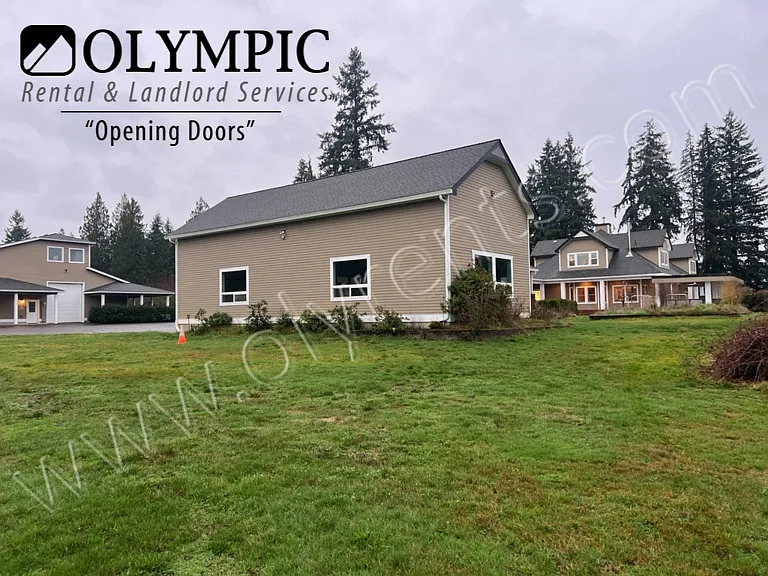 One of a Kind Find in SE Olympia! Garages Galore! 4 bed/3.5 bath w/ AC — Photo 3