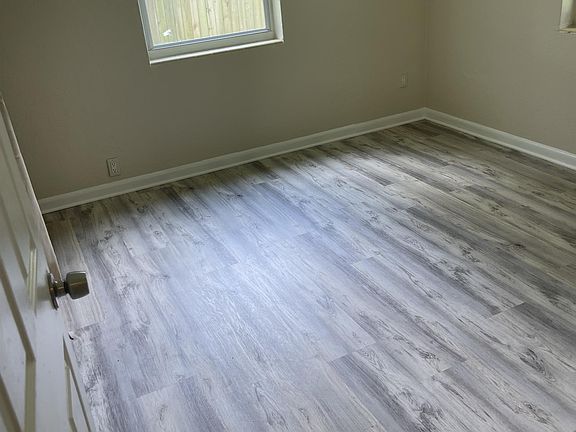 5th image of 716 Colfax Dr