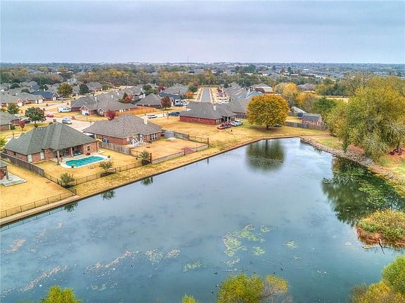 4th image of 1704 Parkway Dr
