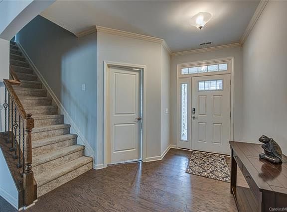 4th image of 548 Park View Dr