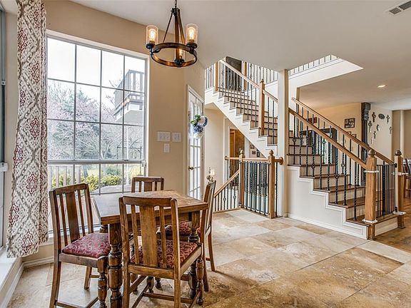 4th image of 24 Brookhollow Cir