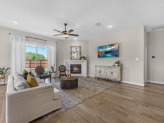 5th image of 3103 Honeysuckle Way