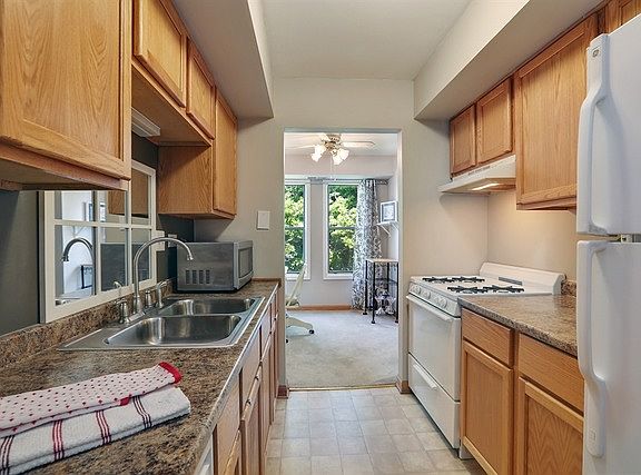 2nd image of 2222 Country Club Dr APT 13