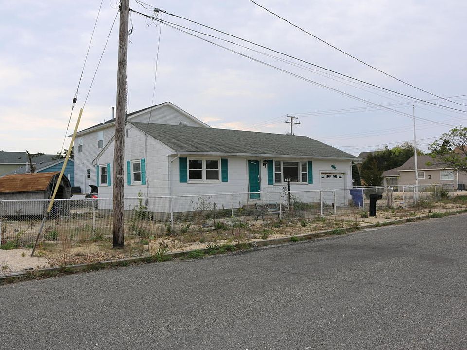 2nd image of 207 5th Ave