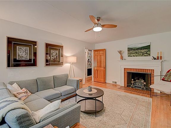 4th image of 545 W Banner Ave