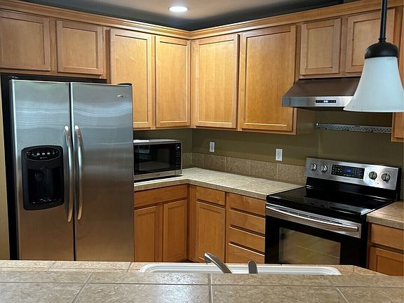 3rd image of 4689 Wade Street