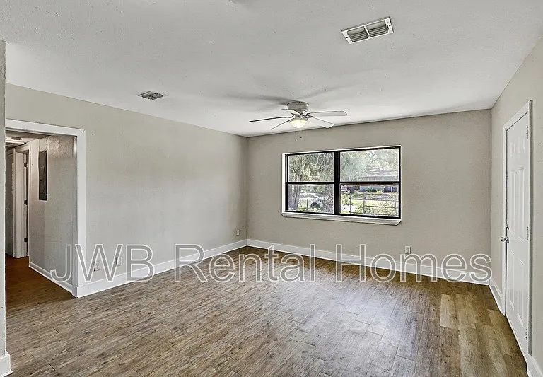 31 W 45th St — Photo 8