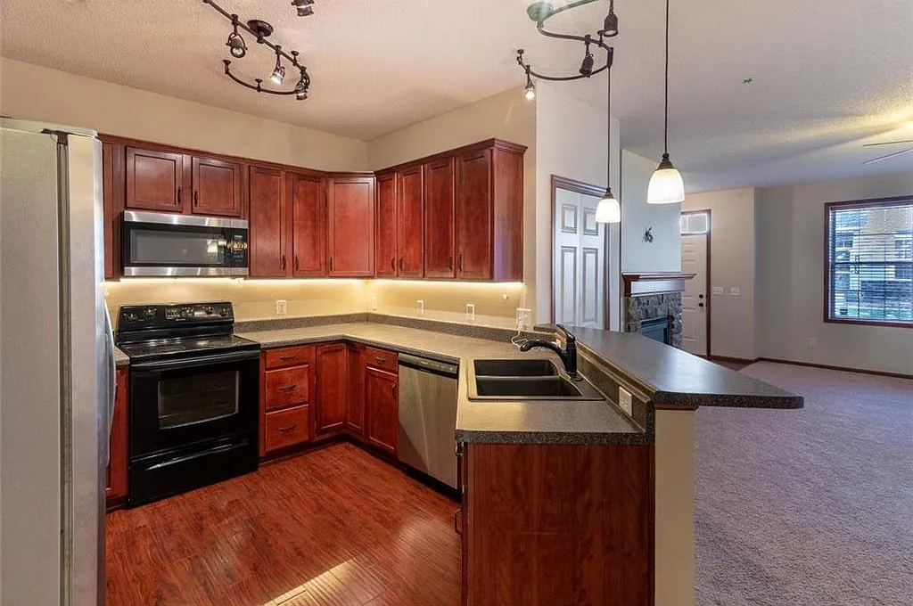 Oak Grove Cir, Woodbury — Photo 4