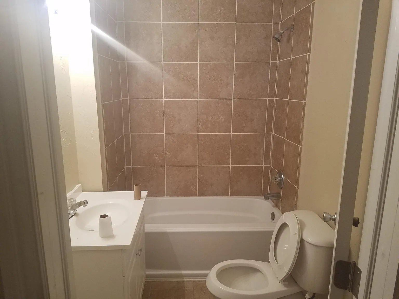 1610 N Market Avenue — Photo 3