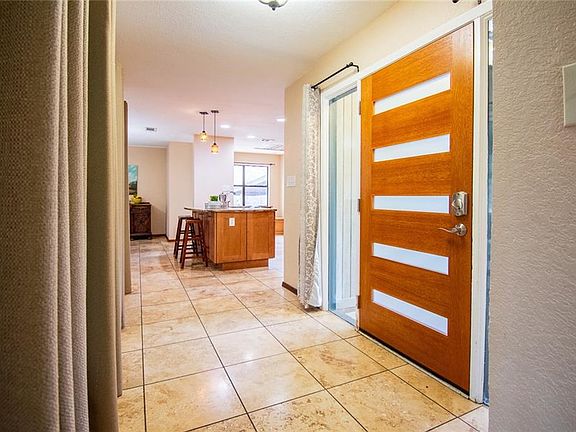 5th image of 206 E Esparada Dr