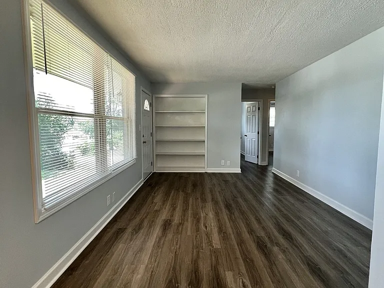 206 Orleans Dr — Photo 8