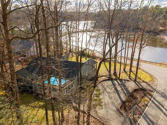 3rd image of 500 Lake Caroline Dr