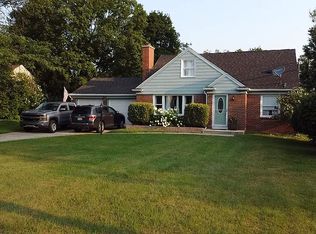1917 Cumberland Rd, Lansing, MI 48906