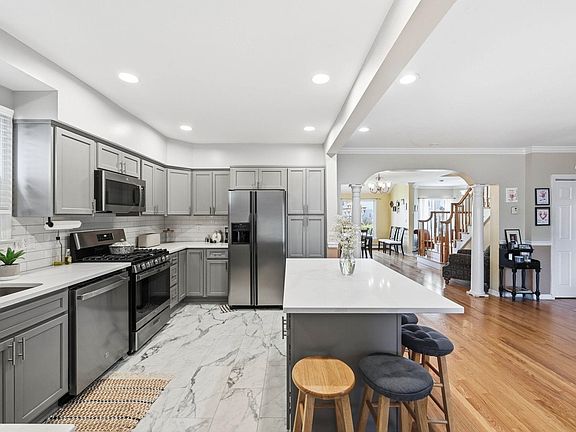 4th image of 99 Morgan Pl