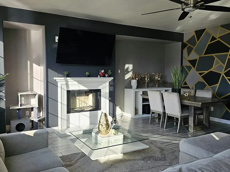 Family room/View 3