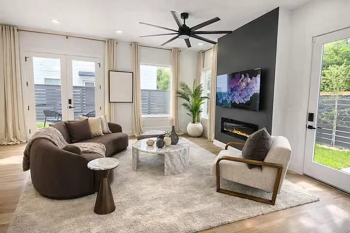 3 bed, 2.5 bath, 1681 sqft, $2,500 — Photo 1