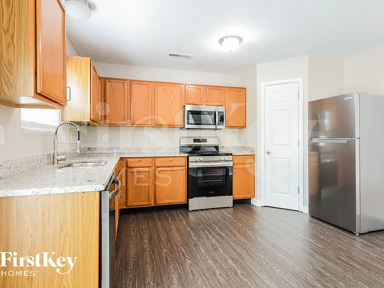 7025 Village Oaks Dr — Photo 10