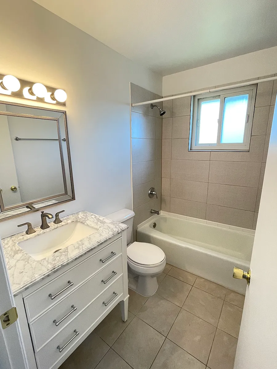 Building Photo - 8101 W 84th St #9