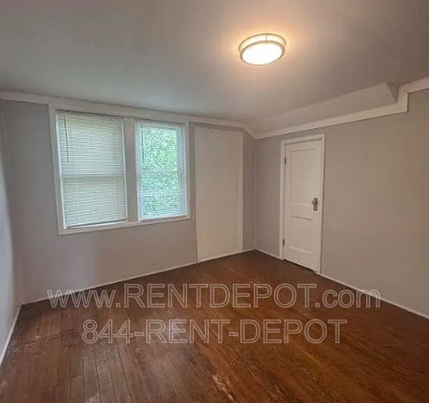 416 E Riverside Dr — Photo 9