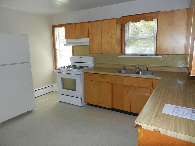 2nd image of 1013 Edward Pl
