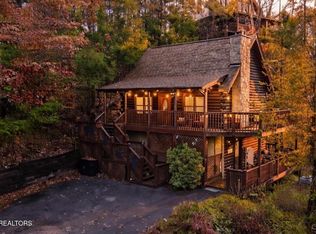 716 Golden Eagle Way, Pigeon Forge, TN 37863