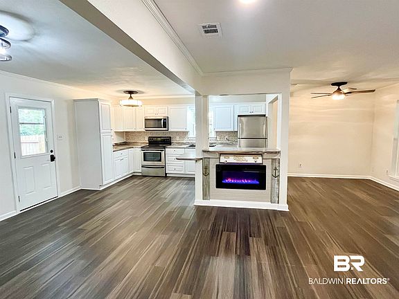 3rd image of 1100 Caroline Ave